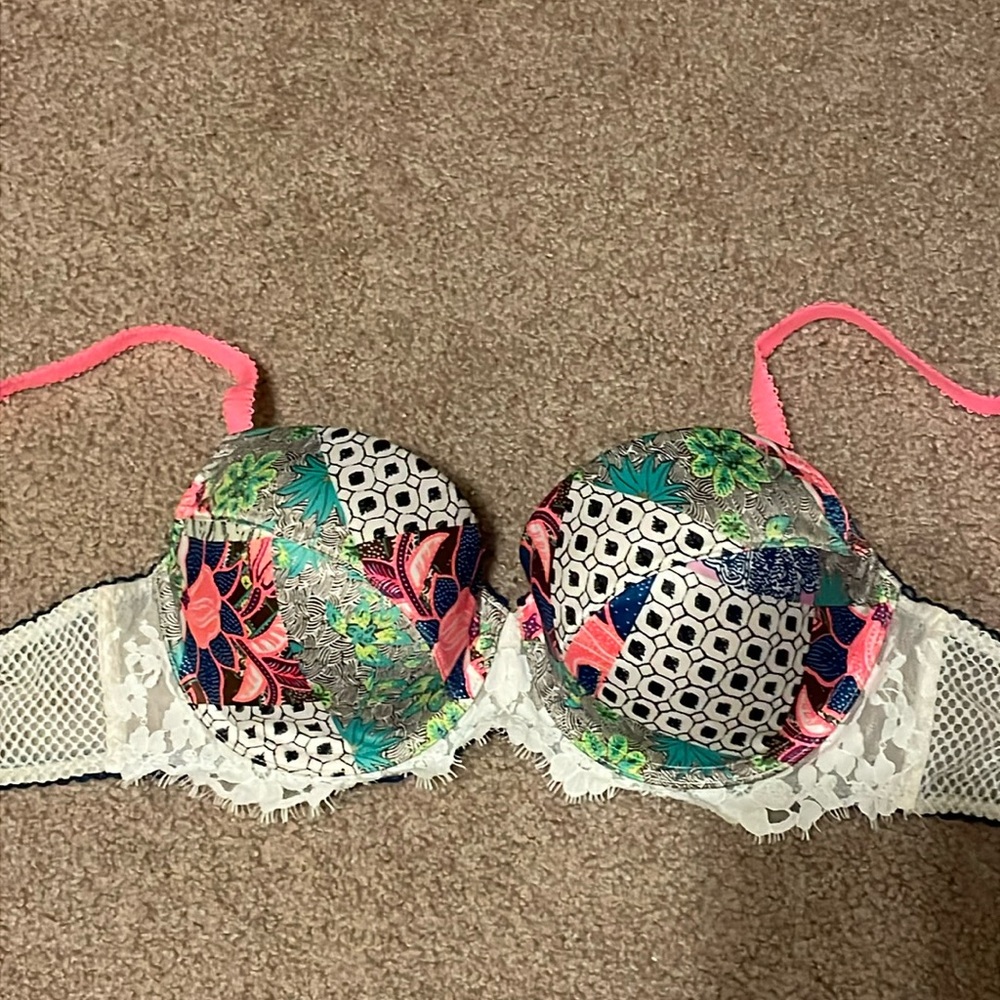 Victoria’s Secret dream angels line Demi bra size 32DD